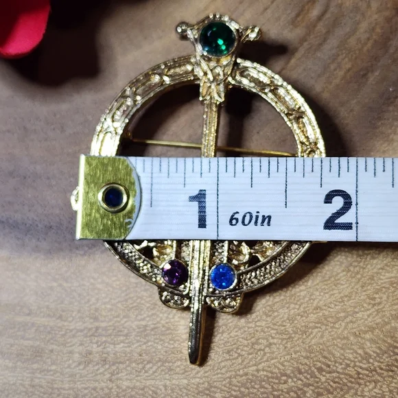 Vintage Gold Toned Celtic Tara Brooch with Multicolor Glass Gemstones - Picture 8 of 9